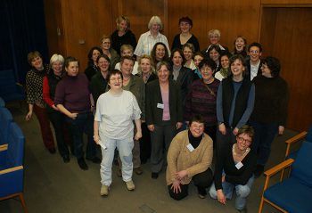 2009: Vereinsgründung im Landratsamt (alle Vereinsfrauen, der neue Vorstand, die drei Helferinnen)