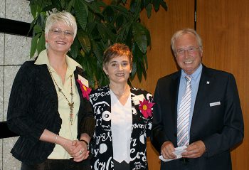 2009: Gründungsempfang im Landratsamt (Yvonne Tietje, Angelika Ness und Landrat Robert Fischbach)
